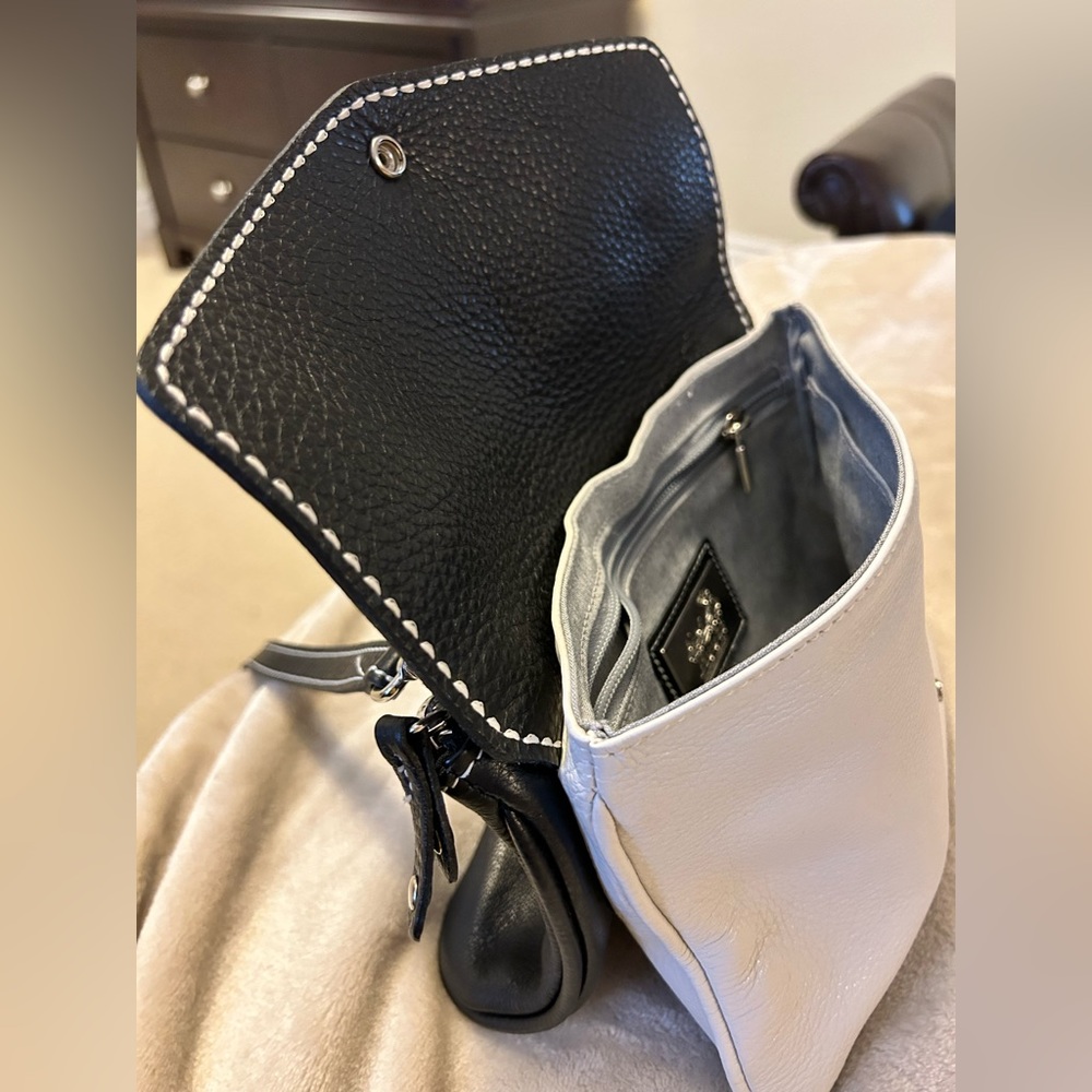 ROOTS Crossbody. Top Zip and Front flap, Adjustable strap Black and Off-white - Picture 3 of 7